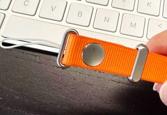 Apple ryktas lansera en ovanlig crossbody-rem för iPhone 17 (Bildkälla: SonnyDickson)