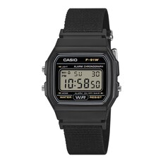 Casio F-91WF-1A digitalklocka med svart boett och svart armband i vävt tyg.
