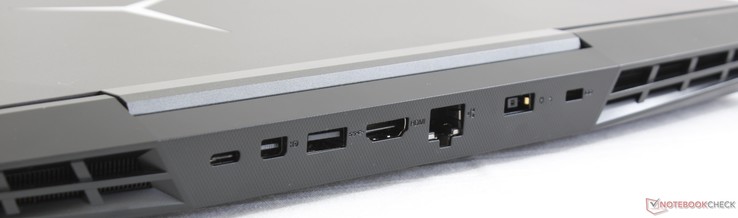 Baksidan: USB 3.1 Typ C, mini-DisplayPort, USB 3.1 Typ A, HDMI 2.0, Gigabit RJ-45, AC-adapter, Kensington-lås