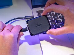 Den externa SSD-enheten Crucial X10 Pro på bilden