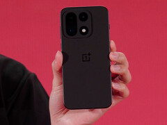 OnePlus 15 (bilden) är en av de många flaggskeppstelefoner som visades upp på evenemanget (Bildkälla: Qualcomm)