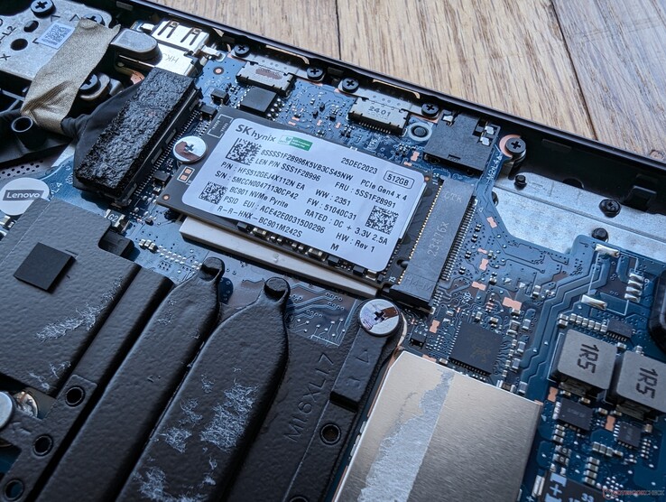 Stöd för en M.2 2242 SSD