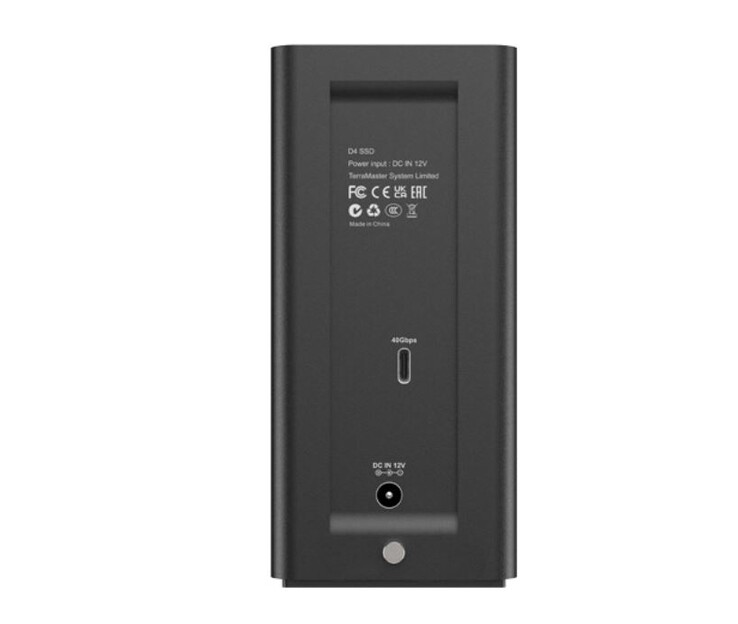 D4 har USB Type-C och en strömanslutning (Bildkälla: TerraMaster)