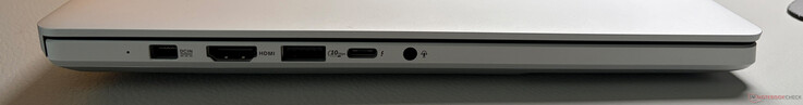 Vänster sida: Strömanslutning, HDMI 2.1 FRL, USB-A 3.2 Gen 2 (10 GBit/s), USB-C 4.0 med Thunderbolt 4 (40 GBit/s, DisplayPort ALT Mode 2.1, Power Delivery 3.0), 3,5 mm ljuduttag