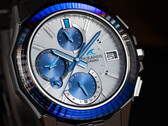 Casio OCW-S6000PB-7AJF (bilden) har en safirram som är slipad med 24 fasetter på ovansidan och 48 på sidorna. (Bildkälla: Casio)