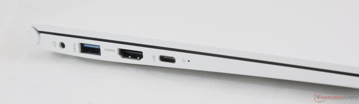 Vänster: AC-adapter, USB 3.0 Typ A, HDMI, USB 3.0 Typ C