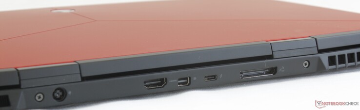 Baksidan: HDMI 2.0, mini-DisplayPort 1.3, Thunderbolt 3, Alienware Graphics Amplifier Port, AC-adapter