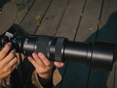 LUMIX S 100-500mm f5-7.1 (bilden) har det längsta zoomomfånget av alla Panasonics objektiv för L-fattning. (Bildkälla: Panasonic)