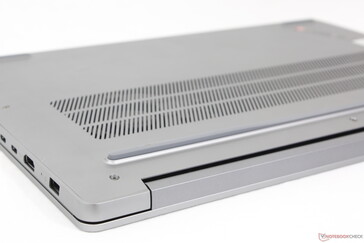 Fler ventilationsgaller än på den 14-tums IdeaPad Pro 5 14-varianten