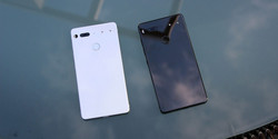 Essential PH-1 tog med sig en helt ny design till bordet. (Källa: 9to5Google)