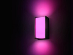 Philips Hues nya Turaco Outdoor Wall Light (bilden) erbjuder vit och färgad belysning. (Bildkälla: Philips Hue)