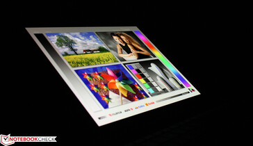 Visningsvinklar på Vivobook 13 Slates OLED-skärm