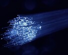 FCC vidtar åtgärder för att skärpa säkerheten kring undervattenskablar till USA. På bilden: En fiberoptisk kabel (Bildkälla: Denny Muller, Unsplash)