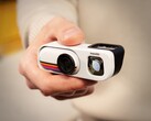 Insta360 Go 3S kommer i ett retropaket med en helt ny bas.