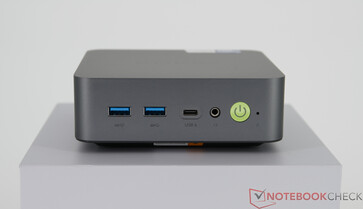 GMKtec NucBox K17 – Anslutningar på frontpanelen