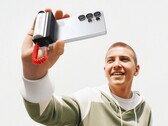 Sharges nya Grip Power Bank (bilden) fungerar även som en fjärrkontroll för kameran. (Bildkälla: Sharge)