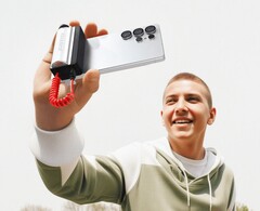 Sharges nya Grip Power Bank (bilden) fungerar även som en fjärrkontroll för kameran. (Bildkälla: Sharge)