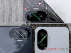 Poco F7 kan få över 2 miljoner poäng på AnTuTu. På bilden: telefonen i tre färger. (Bildkälla: Notebookcheck)