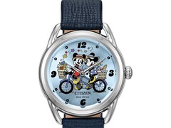Citizen FE7097-05W Eco-Drive-klockan har en himmelsblå urtavla