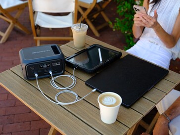 Bluetti Elite 10 väger bara 1,8 kg (3,97 lbs) (Bildkälla: Bluetti)