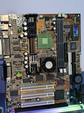 MSI MS-6168 baserad på Intel 440ZX-chipsetet