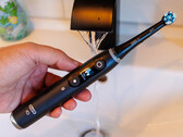Smart tandborste med laddningsbart resefodral - Oral-B iO9 recension