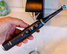 Smart tandborste med laddningsbart resefodral - Oral-B iO9 recension