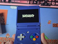 BatleXP Flip i ett av de två färgalternativen vid lanseringen. (Bildkälla: Retro Gaming med Deadfred)