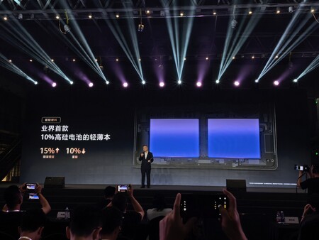 Huaweis bild som visar de nya kiselberikade batterierna