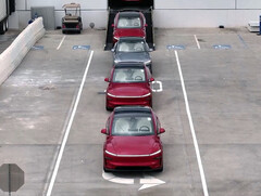 Den nya Model Y använder oövervakad FSD för att köra sig själv till leveransplatser. (Bildkälla: Tesla/X)