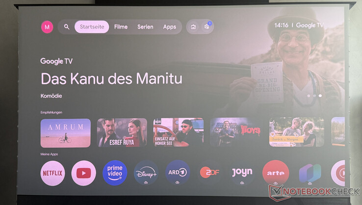 AWOL Vision använder Google TV med ett välbekant användargränssnitt (inspelat i dagsljus)
