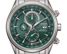 Citizen World Chronograph A.T. AT8260-85X-klocka med grön urtavla, boett och armband i rostfritt stål, tre hjälpurtavlor och en världstidsskala.