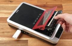 Kenko Tokina KR-019CR spelar upp och spelar in kassettband och konverterar dem till MP3-filer (tillval). (Bildkälla: Kenko Tokina)