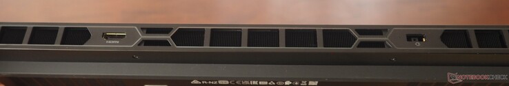 Baksida: HDMI 2.1, DC-ingång