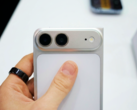 iPhone Ultra/Fold fodral designmodell hands-on.
