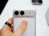 iPhone Ultra/Fold fodral designmodell hands-on.