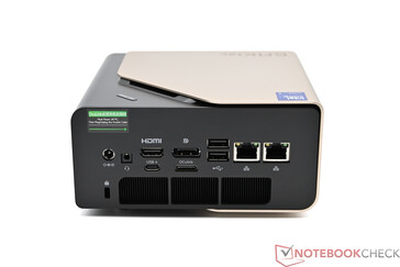 Baksida: strömanslutning, 3,5 mm kombiljuduttag, HDMI 2.1, DisplayPort 1.4, Oculink, 2× USB2.0 typ-A, 2× 2,5G LAN