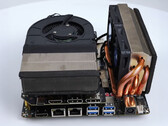 FA65G har anpassade CPU- och GPU-kylare och en sällsynt MXM GPU-installation. (Bildkälla: 小明白 på Youtube)
