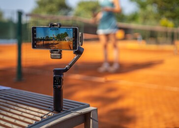 Hohem V3 Ultra smartphone gimbal har en 1,22-tums avtagbar fjärrkontroll med pekskärm (Bildkälla: Hohem)