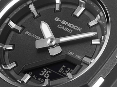 På bilden: Casio G-Shock GMA-P2110-1AER.