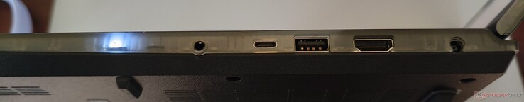 Höger sida: Linje-ut/in, USB-C 3.1 (DP 1.4a, PD), USB-A 3.1, HDMI 2.1, DC-ingång