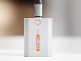 Falcam-batteriet kan laddas direkt via en USB-C-kabel.