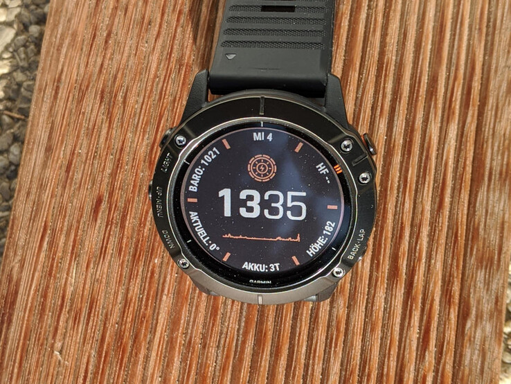 Garmin Fenix 6X Pro Solar, en multisportklocka med MIP-skärm och inbyggd sol-laddning