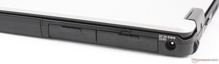 Höger: WiFi-brytare, 3.5 mm ljudanslutning, SD-kortläsare, 2x USB 3.0, RJ-45