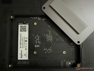 M.2-platsen på undersidan