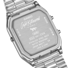Casio AQ-230ECK-3A:s baksida med en rävlogotyp och Café Kitsuné-märkning.