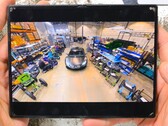 I jakten på spår av tiranium tar YouTube-kanalen JerryRigEverything isär Samsung Galaxy Z Fold8.
