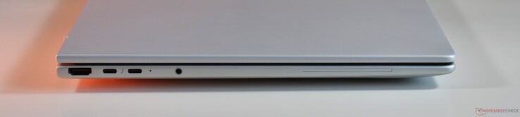 vänster: HDMI, 2x Thunderbolt 4, 3,5 mm ljud