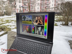 Apex 17 utomhus, med snö i bakgrunden