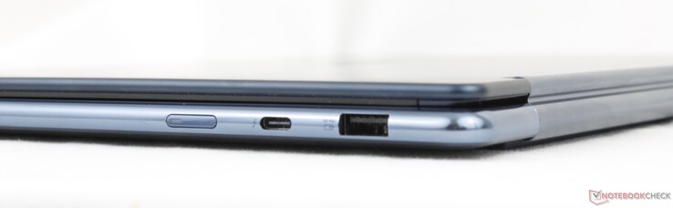 Höger: Strömknapp, USB-C (40 Gbps) Thunderbolt 4 med DisplayPort 2.1 + Power Delivery 3.0, USB-A 3.2 Gen. 2 (10 Gbps)